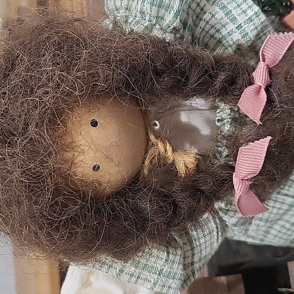 Lizzie High's 1992 "Annie Bowman With Rabbit Cage and Tag - Picture 2 of 11